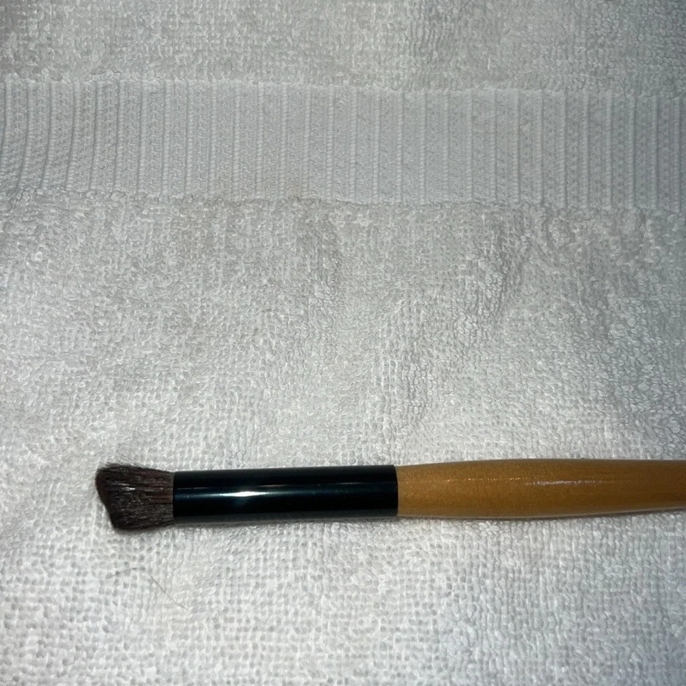 Bobby Brown eye contour brush - Picture 3 of 3